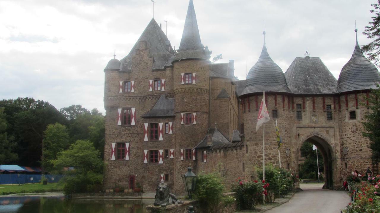 Eifel-Landhaus Ferienwohnungen "Em Gardestueffje" Мехерних Экстерьер фото