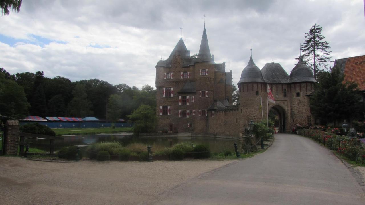 Eifel-Landhaus Ferienwohnungen "Em Gardestueffje" Мехерних Экстерьер фото